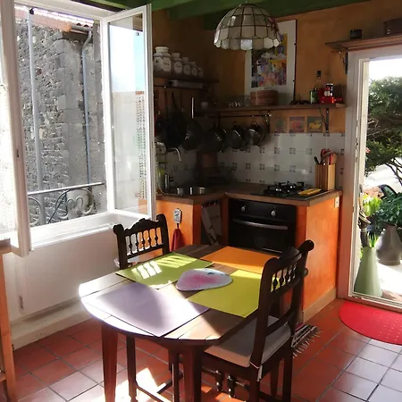 Maisonnette Jardin Ombrage - Volvic *