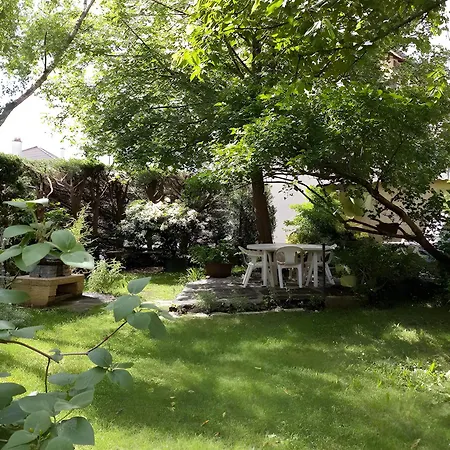 Maisonnette Jardin Ombrage - Volvic *